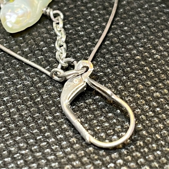 .925 Sterling Silver Fresh Water Pearl and Crystal Handmade Dangle Earrings - Picture 4 of 4